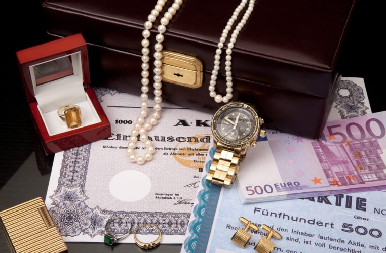 Bei einer Insolvenz können Sie all Ihr Bargeld, Ihre Schecks und Ihre Wertsachen verlieren. Die Kanzlei GlobeX & Partner GmbH berät Sie umfassend, welche Schritte beachtet werden müssen.