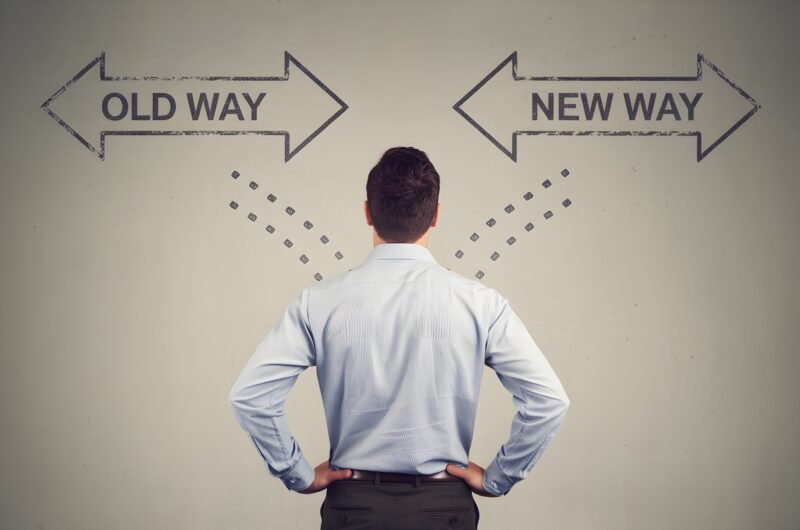 Wenn man vor der Insolvenz steht, muss man sich für einen Weg entscheiden. Den neuen oder den alten Weg, den man gehen will. Ein neuer Weg kann die EU-Insolvenz sein.